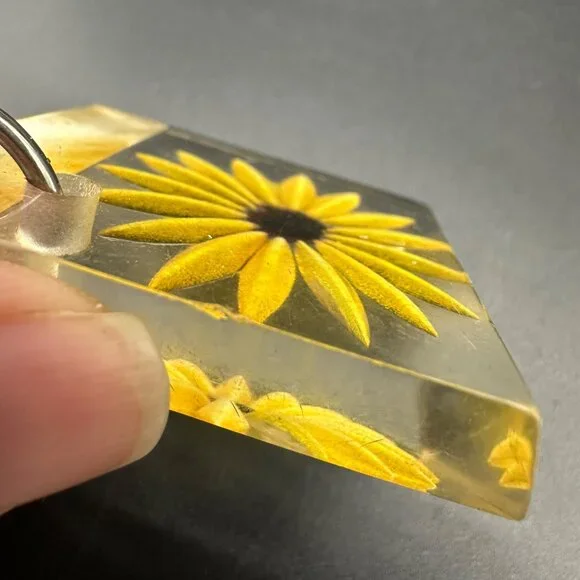 Vintage Carved Lucite Pendant Key Ring Yellow Daisy Flower Power 1970s Retro - Picture 7 of 11
